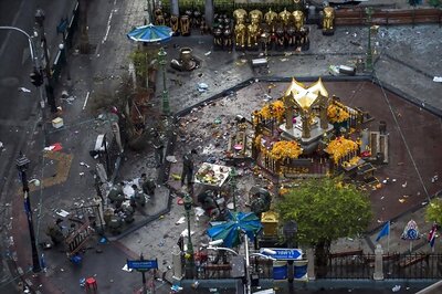 Temple blast: Thai authorities launch hunt for male 'suspect'