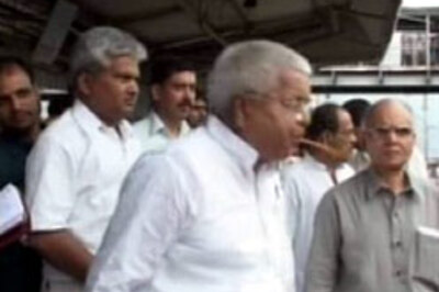 Take a look at Lalu's spitting image