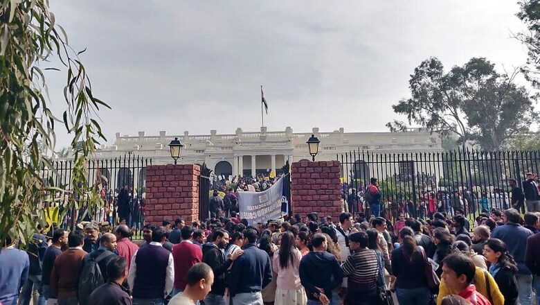 DU Teachers Protest Outside VC Office Over Appointment of Guests Teachers on Permanent Posts