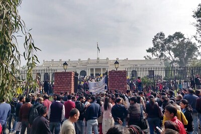 DU Teachers Protest Outside VC Office Over Appointment of Guests Teachers on Permanent Posts