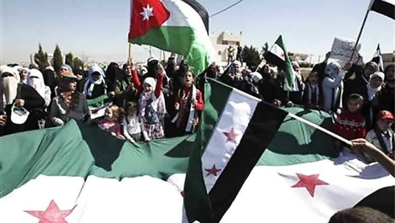 Syrian forces fire on anti-regime protesters