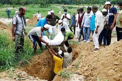 Tiny Maharashtra Village Offers Window Into India's Surging Covid-19 Caseload