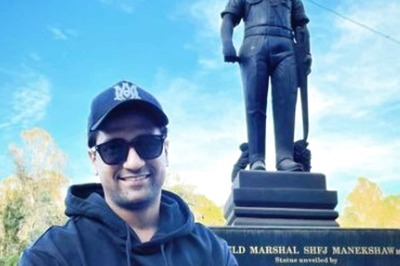 Vicky Kaushal Clicks a Photo With Sam Manekshaw's Statue Days After Sam Bahadur's Teaser Release
