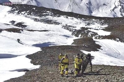 Nepal blizzard survivors recount ordeal, rescuers hunt for missing