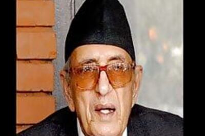 Indian doctors treating Koirala