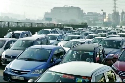 Delhi Govt Asks Commercial Vehicle Owners to Convert Half of Their Fleet to Electric
