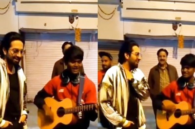 Ayushmann Khurrana Meets Delhi Street Singer, Jams on Paani Da Rang; Watch