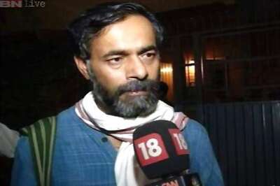 Yogendra Yadav fears personality cult projection in approaching Hazare