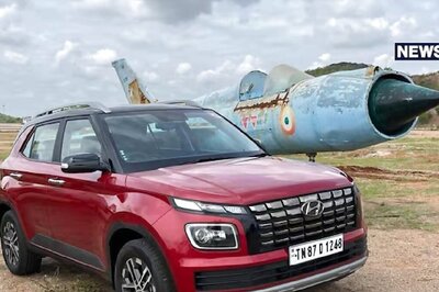 Hyundai Venue Gets New Trim with Electric Sunroof, Price Starts at Rs 9.99 Lakh