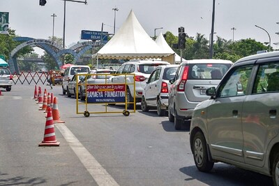 I-Day Security: Noida Police Steps up Vehicle Checks on Delhi Border, Close Eye on Social Media