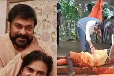 Chiranjeevi Fan Performs Porlu Dandalu On Tirumala Steps, Prays For Pawan Kalyan To Become CM