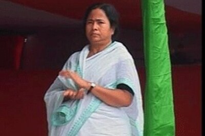SUCI warns Trinamool against cosying up to Cong