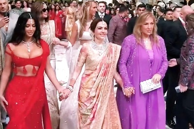Nita Ambani Welcomes Kim Kardashian to Anant Ambani's Wedding, Walks Hand-in-hand With Her | Watch