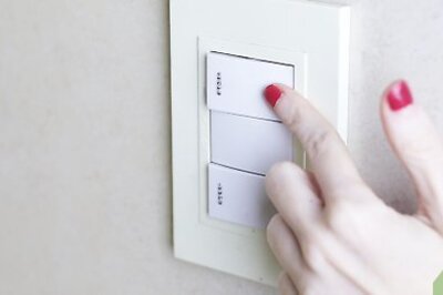 How to Screw in a Lightbulb