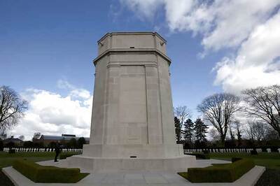 Obama honours American WWI dead at Flanders Field