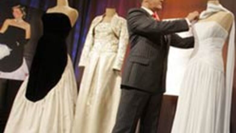 No takers for Diana's dress at Internet auction