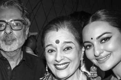 Sonakshi Sinha Poses With Mom Poonam Sinha And Sanjay Leela Bhansali At Heeramandi's Premiere; See Here