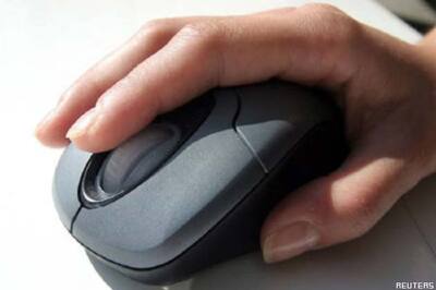 Divided US FCC adopts Internet rules