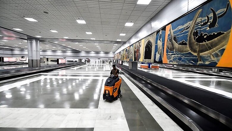 CISF Jawan Returns Bag Containing Rs 1 Lakh, Other Valuables to Owner at Delhi Airport
