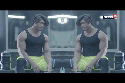 Vidyut Jammwal Tells You All About Vidyut Toes to Bar Workout