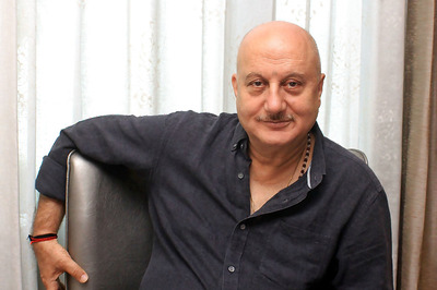 Anupam Kher Says He Wants To Do More International Projects In Selfie Video; Watch