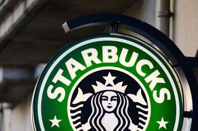 Man Ordering Coffee From Zomato While Sitting At Starbucks to Save Money is Jugaad At its Best