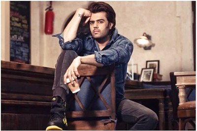 Maniesh Paul Provides Footwear to 500-plus Migrants Traveling Across Mumbai and Delhi