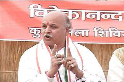 Ban entry of Muslims in Garba events, says Pravin Togadia