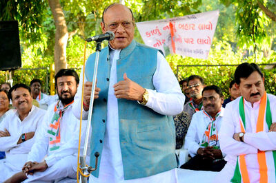 Shankarsinh Vaghela Quits Congress Shortly After Vowing Revolt at Birthday Rally