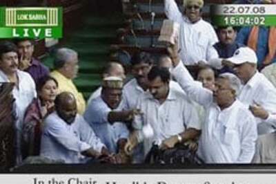 Amar Singh gets clean chit in cash-for-vote scam