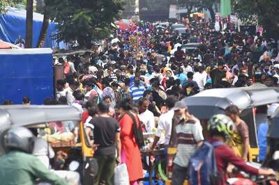 Covid Won't be Eradicated, Live with It, Says Harvard Prof, Warns 'Prolonged Effects' of Omicron in India