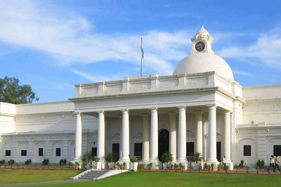 IIT Roorkee Lifts Restrictions at Hostels For Girl Students