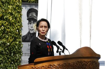 Suu Kyi Urges Myanmar Armed Ethnic Groups to Sign Ceasefire