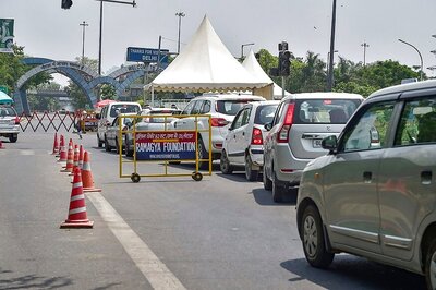 Noida Begins Random Covid-19 Tests at Borders for People Coming from Delhi