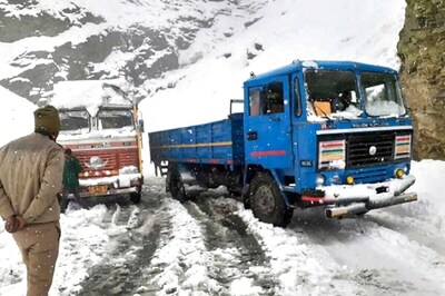 Snowfall, Rain Recorded in North India; Avalanche Warnings Issued for Higher Reaches of J&K