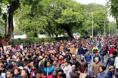 Hundreds of AMU Students, Teachers Protests Against Citizenship Act, Internet Services Blocked