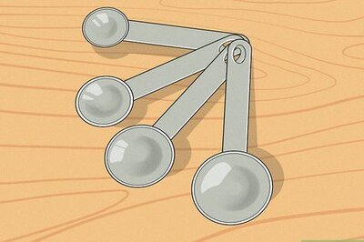 How to Use Measuring Spoons and Cups