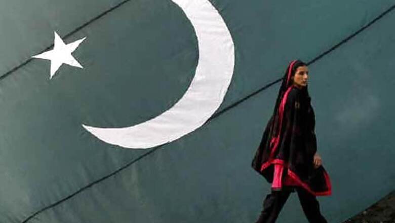 14 killed in Shiite mosque bombing in Pakistan