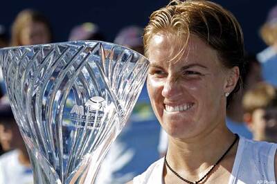 Kuznetsova beats Radwanska for Carlsbad title