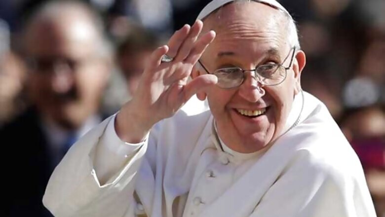 Pope condemns Islamic State violence
