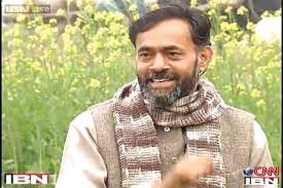 AAP's Yogendra Yadav has two acres land, Rs 2000 cash in hand