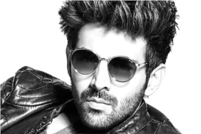 Kartik Aaryan Has Perfect Response for Paparazzi Asking Him to Step Out