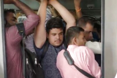 Video of Man Squeezing His Way into Packed Mumbai Metro Leaves Internet Concerned