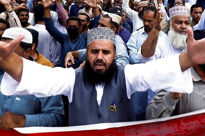 Samsung Pakistan Blasphemy Row: Mob Alleges ‘WiFi Device’ Insulted Prophet, 27 Employees Held