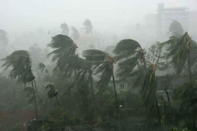 Insurance firms may take Rs 2,400 crore due to Hudhud