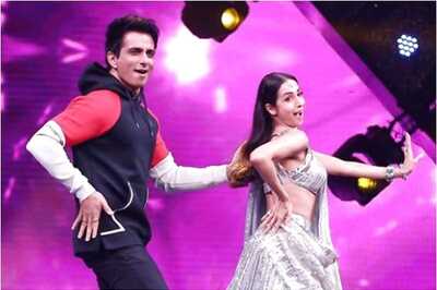 Sonu Sood and Malaika Arora Groove to 'Munni Badnaam' on India's Best Dancer, See Pics