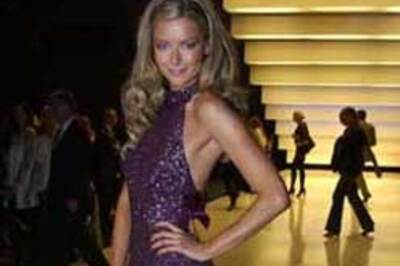 In Pics: Jennifer Hawkins scorches Sydney ramp