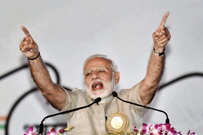 Congress Focusing on Lollipops, You Focus on Vikas: PM Modi’s Pep Talk to Karnataka BJP
