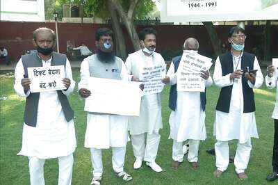 Bihar Muslim Leaders Upset Over Ticket Distribution, Congress Workers Protest Outside Headquarters