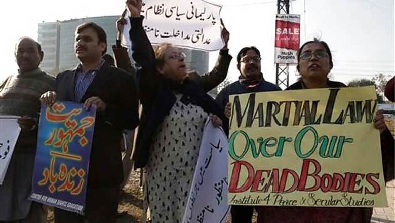 Pak SC could decide Zardari, Gilani's fate